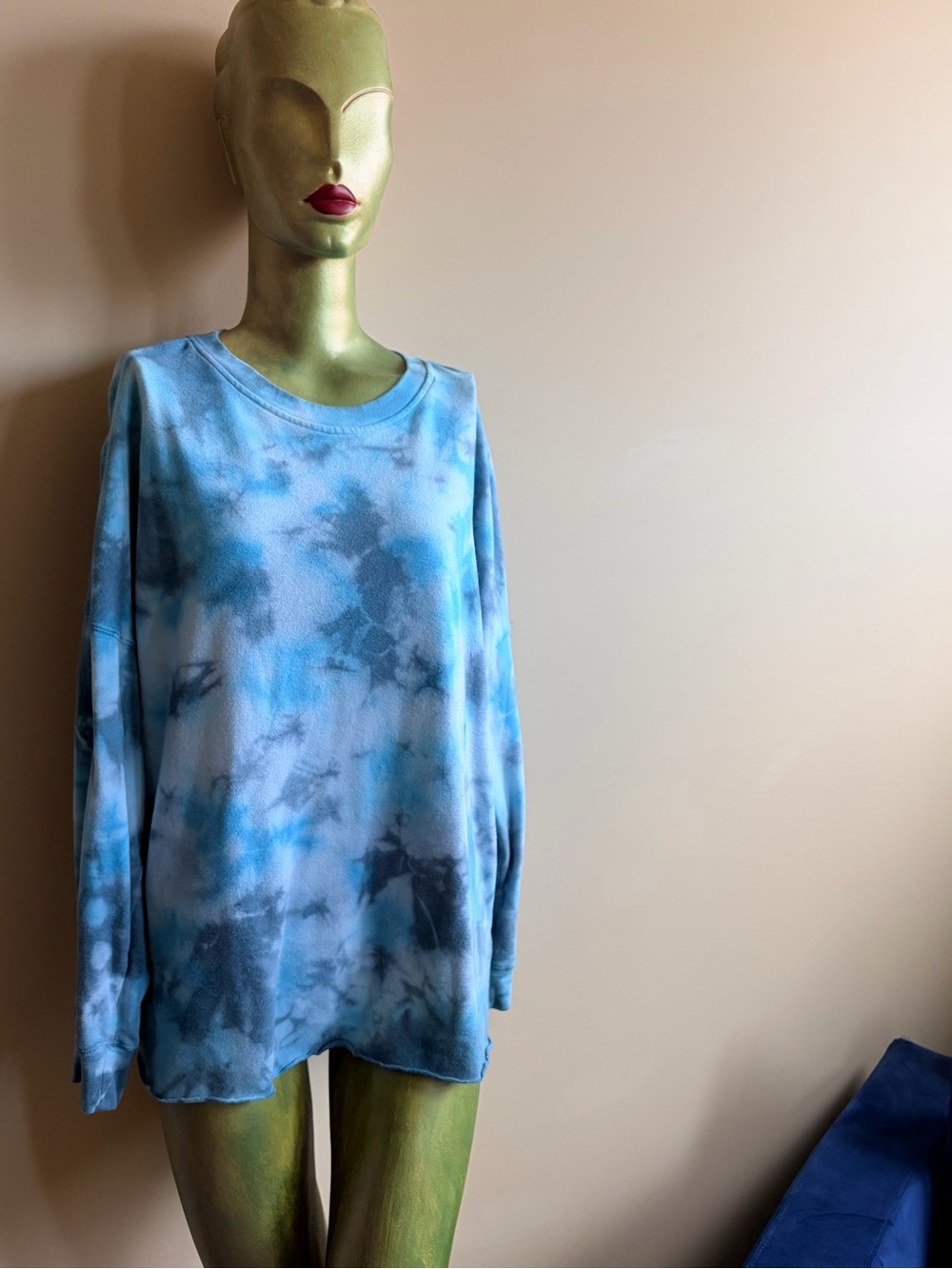 Green Tea Blue Tie-Dye Sweatshirt